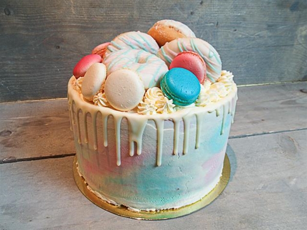 Drip macarons & donuts